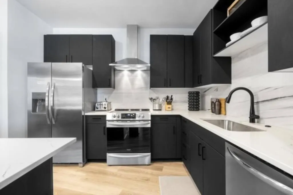 Electric - Odyssey -Top Floor West End 2 Bedroom - Minutes To Broadway Nashville 0*,  USA